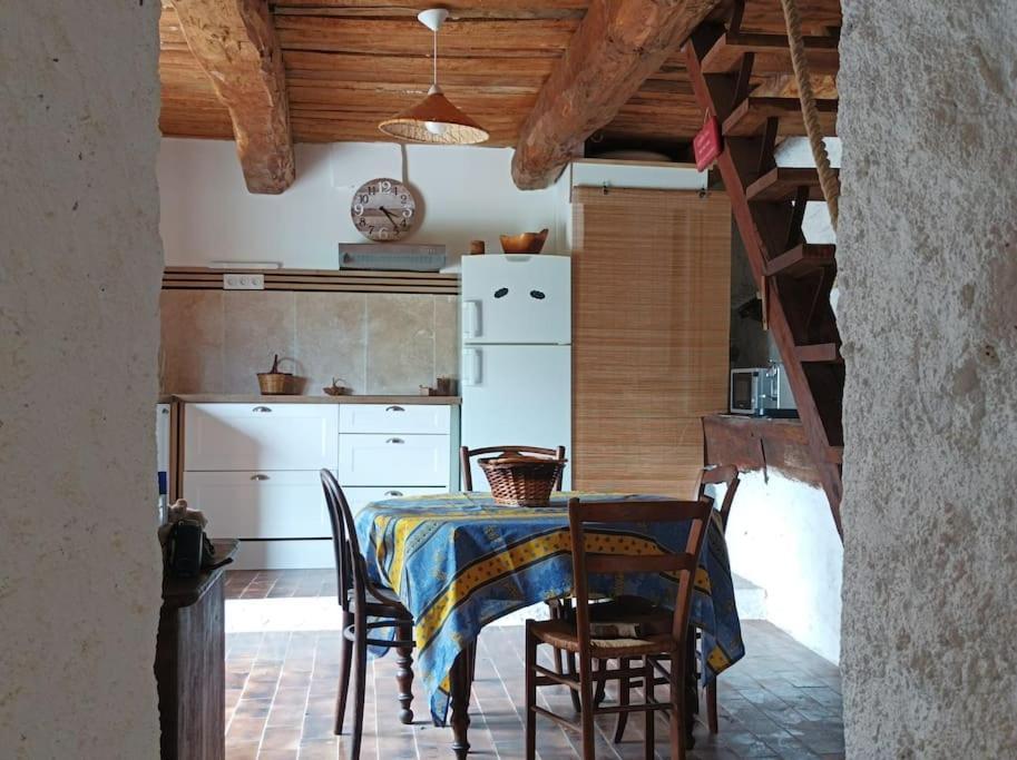 Maison De Caractere En Pierre Trigance Extérieur photo